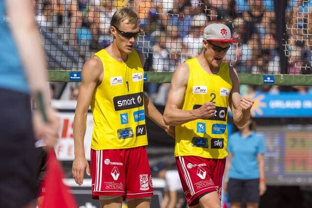 Philipp-Arne Bergmann und Yannick Harms freuen sich ueber einen Punkt. Holler Wickler vs Bergmann Harms, Halbfinale, Deutsche smart Beach-Volleyball Meisterschaften 2017, 03.09.17 Timmendorfer Strand Schleswig-Holstein Germany Copyright: xAgentur54Gradx xJohnxGarvex