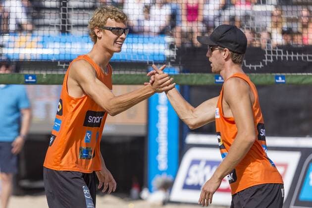 Julius Thole und Lorenz Schuemann freuen sich ueber einen Punkt. Schuemann Thole vs Bergmann Harms, Spiel um Platz 3, Deutsche smart Beach-Volleyball Meisterschaften 2017, 03.09.17 Timmendorfer Strand Schleswig-Holstein Germany Copyright: xAgentur54Gradx xJohnxGarvex