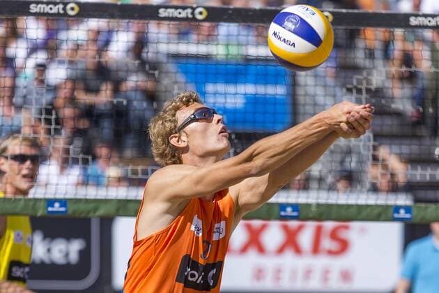 Julius Thole. Schuemann Thole vs Bergmann Harms, Spiel um Platz 3, Deutsche smart Beach-Volleyball Meisterschaften 2017, 03.09.17 Timmendorfer Strand Schleswig-Holstein Germany Copyright: xAgentur54Gradx xJohnxGarvex