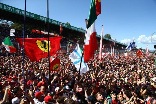Formel 1, GP Italien, Siegerehrung tausende Fans auf der Zielgeraden bei der Siegerehrung, Grosser Preis von Italien 2017, Rennen, Motorsport, Formel 1, 03.09.2017, Monza Copyright: xNeisx Eibner-Pressefotox EP_ans