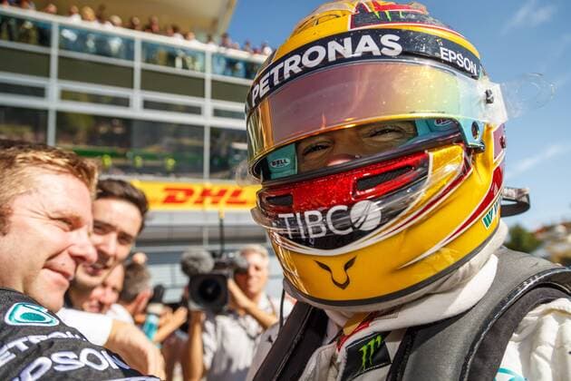 Lewis Hamilton (Mercedes AMG Petronas Formula One Team) bejubelt seinen Sieg mit seinem Team, Grosser Preis von Italien 2017, Rennen, Motorsport, Formel 1, 03.09.2017, Monza Copyright: xNeisx Eibner-Pressefotox EP_ans