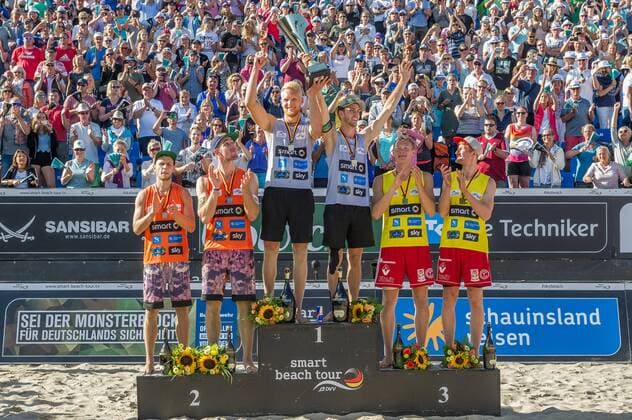 Beachvolleyball, DM Timmendorfer Strand, Tim Holler und Clemens Wickler sind Deutscher Meister Deutsche smart Beach-Volleyball Meisterschaften Timmendorfer-Strand am 03.09.2017 Eric Stadie (Berliner VV), Sebastian Fuchs (Berliner VV), Tim Holler (DJK TuSA 06 Duesseldorf), Clemens Wickler (DJK TuSA 06 Duesseldorf), Philipp Arne Bergmann (RotesRudel TC Hameln), Yannick Harms (RotesRudel TC Hameln); Deutsche smart Beach-Volleyball Meisterschaften am 03.09.2017, Ahmann-Hager-Arena, Timmendorfer-Strand. xPWx
