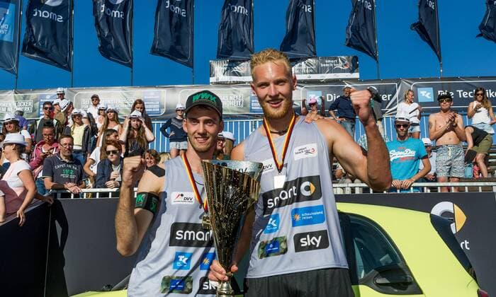 Beachvolleyball, DM Timmendorfer Strand, Tim Holler und Clemens Wickler sind Deutscher Meister Deutsche smart Beach-Volleyball Meisterschaften Timmendorfer-Strand am 03.09.2017 Clemens Wickler (DJK TuSA 06 Duesseldorf), Tim Holler (DJK TuSA 06 Duesseldorf); Deutsche smart Beach-Volleyball Meisterschaften am 03.09.2017, Ahmann-Hager-Arena, Timmendorfer-Strand. xPWx