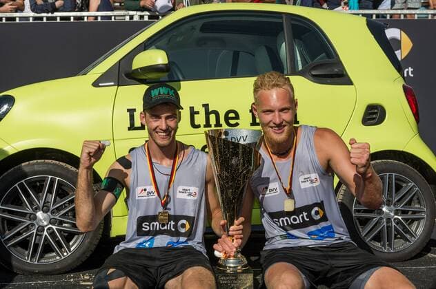 Beachvolleyball, DM Timmendorfer Strand, Tim Holler und Clemens Wickler sind Deutscher Meister Deutsche smart Beach-Volleyball Meisterschaften Timmendorfer-Strand am 03.09.2017 Clemens Wickler (DJK TuSA 06 Duesseldorf), Tim Holler (DJK TuSA 06 Duesseldorf); Deutsche smart Beach-Volleyball Meisterschaften am 03.09.2017, Ahmann-Hager-Arena, Timmendorfer-Strand. xPWx