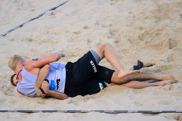 Themen der Woche - SPORT Bilder des Tages - SPORT Beachvolleyball, DM Timmendorfer Strand, Tim Holler und Clemens Wickler sind Deutscher Meister 03.09.2017, Timmendorfer Strand, Ahmann-Hager-Arena Beachvolleyball, Deutsche Meisterschaft Jubel Clemens Wickler, Tim Holler nach Matchball Sieg