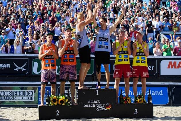 Beachvolleyball, DM Timmendorfer Strand, Tim Holler und Clemens Wickler sind Deutscher Meister 03.09.2017, Timmendorfer Strand, Ahmann-Hager-Arena Beachvolleyball, Deutsche Meisterschaft 2. Platz Silber Silbermedaille: Eric Stadie Sebastian Fuchs, 1. Platz Gold Goldmedaille Deutscher Meister 2017: Tim Holler Clemens Wickler, 3. Platz Bronze Bronzemedaille: Philipp Arne Bergmann Yannick Harms