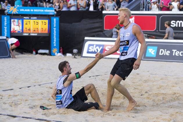 Tim Holler und Clemens Wicker freuen sich ueber den Sieg der deutschen Meisterschaft. Fuchs Stadie vs Holler Wickler, Finale, Deutsche smart Beach-Volleyball Meisterschaften 2017, 03.09.17 Timmendorfer Strand Schleswig-Holstein Germany Ahmann-Hager-Arena Copyright: xAgentur54Gradx xFelixxKoenigx