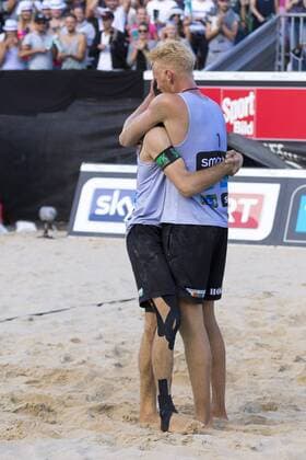 Tim Holler und Clemens Wicker freuen sich ueber den Sieg der deutschen Meisterschaft. Fuchs Stadie vs Holler Wickler, Finale, Deutsche smart Beach-Volleyball Meisterschaften 2017, 03.09.17 Timmendorfer Strand Schleswig-Holstein Germany Ahmann-Hager-Arena Copyright: xAgentur54Gradx xFelixxKoenigx