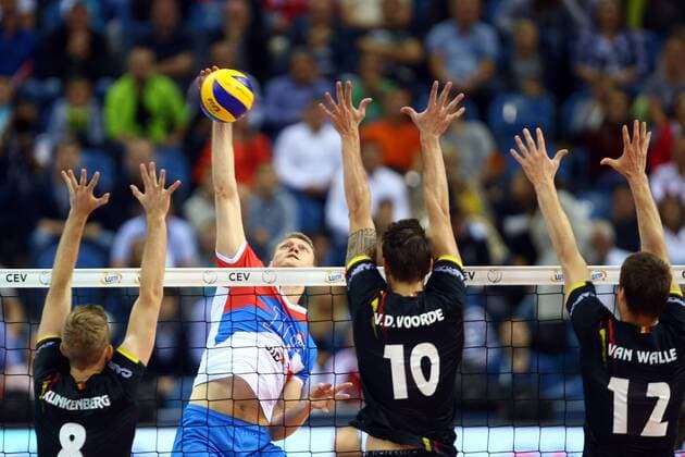 Krakow , Tauron Arena 03.09.2017 siatkowka Mistrzostwa Europy CEV 2017 Mecz o 3 miejsce Serbia - Belgia NZ Kevin Klinkenberg ( BEL ) Marko Podrascanin ( SRB ) Simon Van De Voorde ( BEL ) Gert Van Walle ( BEL ) FOT Michal Nowak Newspix.pl Krakow , Tauron Arena 03.09.2017 sport volleyball 2017 CEV Volleyball European Championship EM Europameisterschaft - Men 3rd place game Serbia - Belgium photo by Michal Nowak Newspix.pl --- Newspix.pl FRANCE OUT!  170903MIN026
