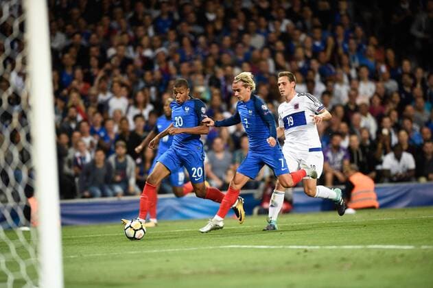 Antoine Griezmann Kylian Mbappe (fr) FOOTBALL : France vs Luxembourg - Match de Qualification Coupe du Monde 2018 - Toulouse - 03 09 2017 ThierryBreton Panoramic 