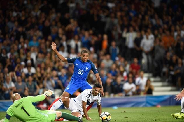 Remontee du terrain de Kylian Mbappe (fr) FOOTBALL : France vs Luxembourg - Match de Qualification Coupe du Monde 2018 - Toulouse - 03 09 2017 ThierryBreton Panoramic 