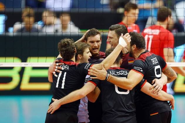 Bilder des Tages - SPORT Krakow , Tauron Arena 03.09.2017 siatkowka Mistrzostwa Europy CEV 2017 Final Niemcy - Rosja NZ radosc , celebration Niemcy FOT Michal Nowak Newspix.pl Krakow , Tauron Arena 03.09.2017 sport volleyball 2017 CEV Volleyball European Championship EM Europameisterschaft - Men The final game , golden medal match Germany - Russia photo by Michal Nowak Newspix.pl --- Newspix.pl FRANCE OUT!  170903MIN117