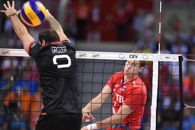 2017.09.03 Krakow Siatkowka , Mistrzostwa Europy mezczyzn 2017 , final , LOTTO Eurovolley Poland 2017 Niemcy - Rosja N z Gyorgy Grozer of Germany and Dmitrii Volkov of Russia Foto Krzysztof Porebski PressFocus 2017.09.03 Krakow Volleyball , CEV Volleyball European Championship EM Europameisterschaft - Men final , LOTTO Eurovolley Poland 2017 Germany - Russia Gyorgy Grozer of Germany and Dmitrii Volkov of Russia Credit: Krzysztof Porebski PressFocus NEWSPIX.PL --- Newspix.pl FRANCE OUT!  20170903PF_KP312