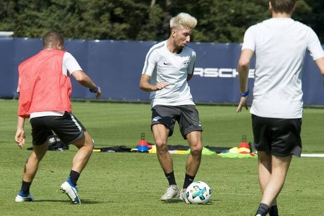 Bilder des Tages - SPORT RB-Leipzig-Neuzugang Kevin Kampl (Mitte) am Ball gegen Diego Demme. Fußball-Bundesliga, Saison 2017 2018, Training bei RB Leipzig Leipzig Sachsen Deutschland