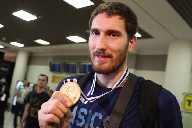 MOSCOW REGION, RUSSIA - SEPTEMBER 4, 2017: Maxim Mikhaylov, a member of the Russian men s national volleyball team, welcomed at Sheremetyevo International Airport. Team Russia has won the 2017 Men s European Volleyball Championship in Poland. Vycheslav Prokofyev TASS  TS05E44A