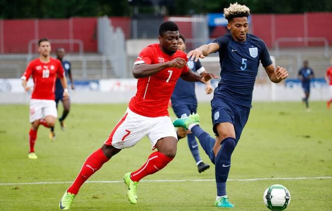 04.09.2017 Schützenwiese Winterthur , SCHWEIZ , Saison 2017 2018 Herren Fussball U20 Schweiz - England Neftali Manzambi (Schweiz U20) gegen Lloyd Kelly (England U20) 