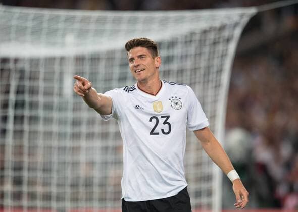 Jubel nach dem Tor zum 6:0: Torschuetze Mario Gomez (GER) jubelt. Fussball WM-Qualifikation: Deutschland - Norwegen in Stuttgart, Deutschland am 04.09.2017,