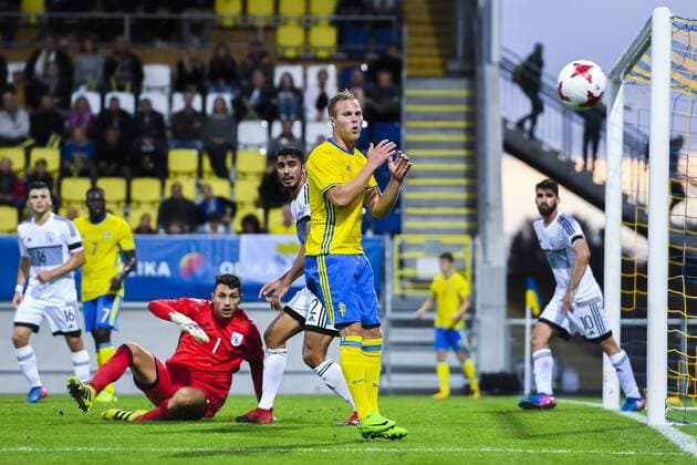 170905 Sveriges Gustav Engvall deppar efter missad malchans under fotbollsmatchen i kvalet till U21 U 21 EM mellan Sverige och Cypern den 5 september 2017 i Falkenberg.  Copyright: DANIELxSTILLER BB170905DS015