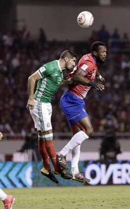 Costa Rican Kendall Watson (R) vies for the ball with Mexican Jair Pereira during the Russia 2018 World Cup qualifier between the national soccer teams of Costa Rica and Mexico in San Jose, Costa Rica, 05 September 2017. Costa Rica vs. Mexico !ACHTUNG: NUR REDAKTIONELLE NUTZUNG!  Copyright: xJeffreyxArguedasx SJS001 20170906-636402686806388538