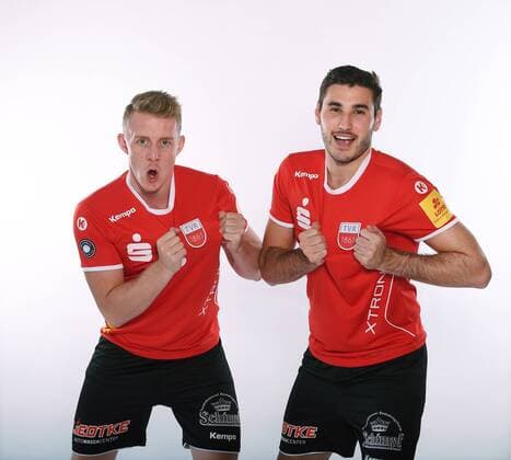 Bilder des Tages - SPORT Volleyball 1. Bundesliga Saison 2017 2018 Media Day Fotoshooting TV Rottenburg 08.09.2017 Johannes Elsaesser (li) und Federico Cipollone Rottenburg