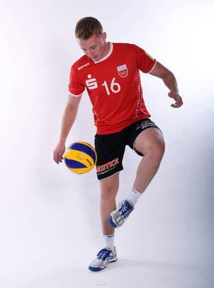 Volleyball 1. Bundesliga Saison 2017 2018 Media Day Fotoshooting TV Rottenburg 08.09.2017 Hobbyfussballer und Volleyballprofi, Johannes Elsaesser Rottenburg