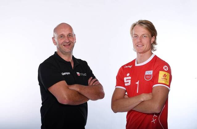 Volleyball 1. Bundesliga Saison 2017 2018 Media Day Fotoshooting TV Rottenburg 08.09.2017 Trainer Hans Peter Mueller - Angstenberger (li) und Dirk Mehlberg Rottenburg