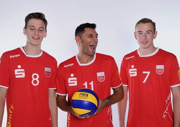 Volleyball 1. Bundesliga Saison 2017 2018 Media Day Fotoshooting TV Rottenburg 08.09.2017 Neuzugaenge; Paul Henning, Idner Faustino Lima Martins und Johannes Moennich (v.li.) Rottenburg