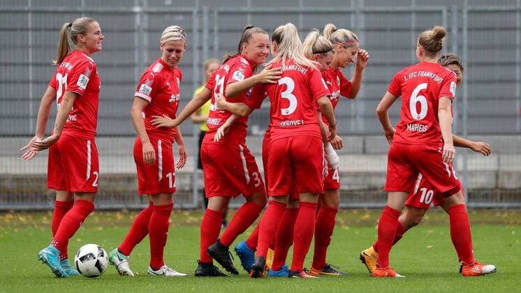 Spielerinnen 1. FFC Frankfurt mit Torschützin Tanja Pawollek (Frankfurt, 31, Mitte) jubeln über das Tor zum 0:1, Jubel, Torjubel, Torerfolg, celebrate the goal, goal, celebration, Jubel ueber das Tor, optimistisch, Action, Aktion, Fussball, Allianz Frauen-Bundesliga, TSG 1899 Hoffenheim - 1. FFC Frankfurt,