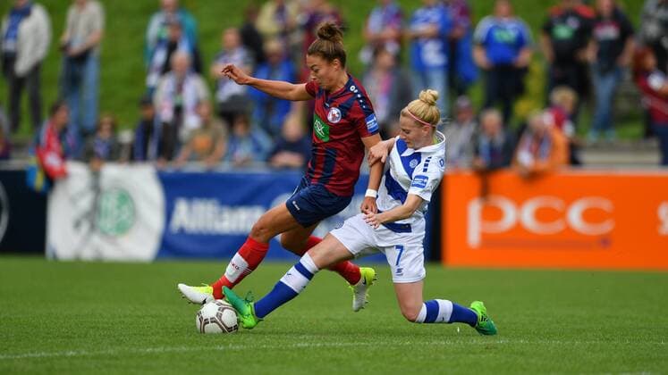 Zweikampf Felicitas Rauch (Potsdam, 19) Magdalena Richter (MSV, 7), Fussball, Allianz Frauen-Bundesliga,MSV Duisburg - 1.FFC Turbine Potsdam,