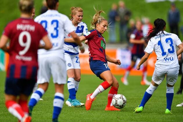 Zweikampf Gina Maria Chmielinski (Potsdam, 18) Vanessa Martini (MSV, 22), Fussball, Allianz Frauen-Bundesliga,MSV Duisburg - 1.FFC Turbine Potsdam,