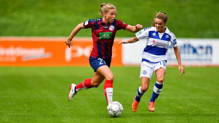 Tabea Kemme (Potsdam, 22) im Zweikampf Stefanie Weichelt (MSV, 19), Fussball, Allianz Frauen-Bundesliga,MSV Duisburg - 1.FFC Turbine Potsdam,