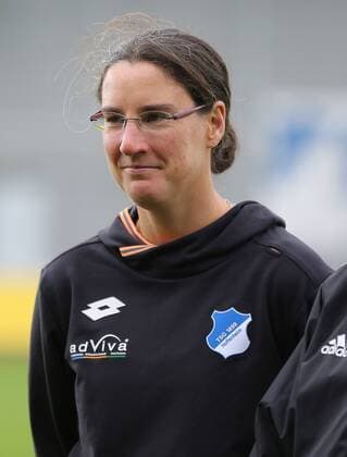 09.09.2017 xcex Deutschland, Sinsheim, Fussball, Frauenfussball Allianz Frauen-Bundesliga Saison 2017 2018 TSG 1899 Hoffenheim gegen 1. FFC Frankfurt Im Nachwuchs von Hoffenheim aktiv: die Ex-Nationalspielerin Birgit Prinz