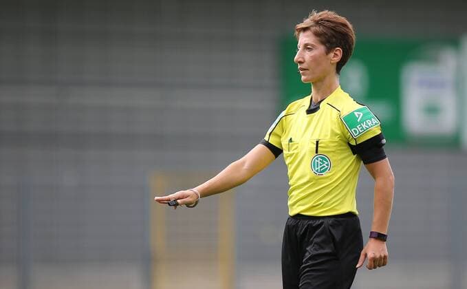 09.09.2017 xcex Deutschland, Sinsheim, Fussball, Frauenfussball Allianz Frauen-Bundesliga Saison 2017 2018 TSG 1899 Hoffenheim gegen 1. FFC Frankfurt DFB Schiedsrichterin Marina Wozniak
