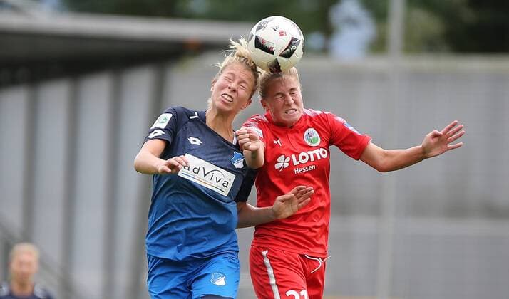 09.09.2017 xcex Deutschland, Sinsheim, Fussball, Frauenfussball Allianz Frauen-Bundesliga Saison 2017 2018 TSG 1899 Hoffenheim gegen 1. FFC Frankfurt Im Kopfballduell: Sharon Beck (Hoffenheim) und Ana-Maria Crnogorcevic (Frankfurt)