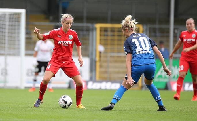 09.09.2017 xcex Deutschland, Sinsheim, Fussball, Frauenfussball Allianz Frauen-Bundesliga Saison 2017 2018 TSG 1899 Hoffenheim gegen 1. FFC Frankfurt Kathrin Hendrich (Frankfurt) gegen Sharon Beck (Hoffenheim)