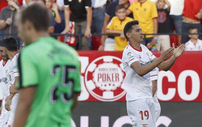 Sevilla s striker Paulo Henrique Ganso jubilates after scoring the frist goal against Eibar during the Liga Santander match that both teams played at the Sanchez Pizjuan stadium in Seville, Andalusia, Spain, 09 September 2017. Sevilla vs. Eibar !ACHTUNG: NUR REDAKTIONELLE NUTZUNG!  Copyright: xJULIOxMUÑOZx SEV010 20170909-636405841689528384