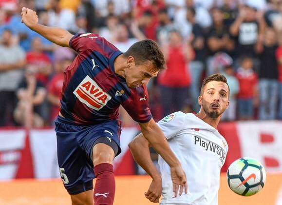 Sevilla, 09 09 2017. Primera Division Spanish League. LaLiga. Estadio Ramon Sanchez Pizjuan. Sevilla FC - Eibar. Sarabia (Sevilla FC) and Escalante (Eibar). Sevilla FC - Eibar  x1700387x