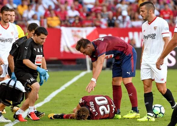 Sevilla, 09 09 2017. Primera Division Spanish League. LaLiga. Estadio Ramon Sanchez Pizjuan. Sevilla FC - Eibar. Sarabia (Sevilla FC) and Alejo and Sergi Enrich (Eibar). Sevilla FC - Eibar  x1700404x