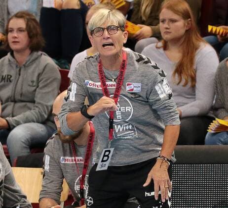 09.09.2017, Deutschland, Ludwigsburg, Deutschland, Ludwigsburg, Handball Bundesliga Frauen 01. Spieltag Saison 2017 2018 SG BBM Bietigheim vs. TSV Bayer 04 Leverkusen: Bayer Trainerin Renate Wolf *** 09 09 2017 Germany Ludwigsburg Germany Ludwigsburg Handball Bundesliga Women 01 Matchday Season 2017 2018 SG BBM Bietigheim vs TSV Bayer 04 Leverkusen Bayer Trainer Renate Wolf