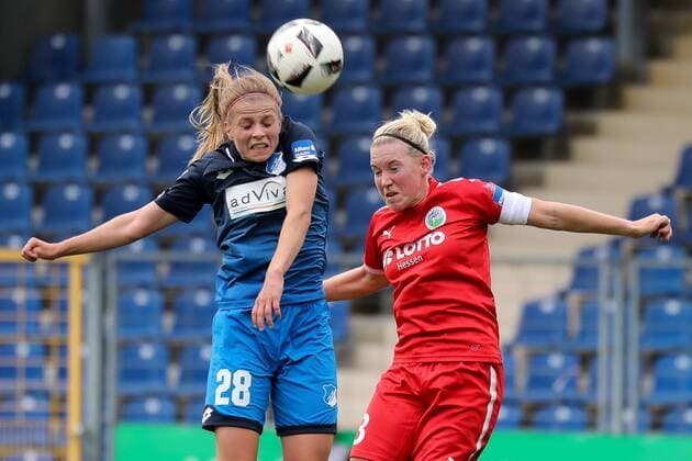 v.li.: Tabea Waßmuth (Tabea Wassmuth, TSG, 28), Marith Prießen (Marith Priessen, Frankfurt, 13), Kopfball, header, Zweikampf in der Luft, Aktion, Action, Fussball, Allianz Frauen-Bundesliga, TSG 1899 Hoffenheim - 1. FFC Frankfurt,