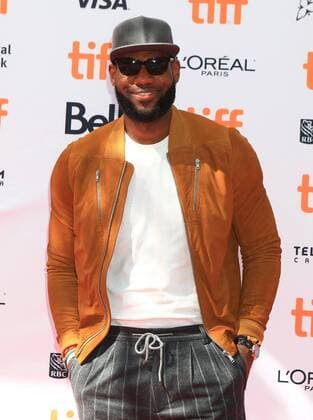 (170910) -- TORONTO, Sept. 10, 2017 -- NBA Basketball Herren USA player LeBron James attends the world premiere of the documentary The Carter Effect at Princess of Wales Theatre during the 2017 Toronto International Film Festival in Toronto, Canada, Sept. 9, 2017. ) ZouxZheng 