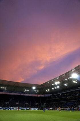 09.09.2017, Fussball 1.Liga 2017 2018, 3.Spieltag, TSG 1899 Hoffenheim - FC Bayern München, in der WIRSOL Rhein-Neckar-Arena Sinsheim, Leuchtender Sonnenuntergang über dem Stadion.