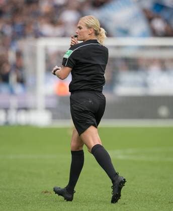 Schiedsrichterin Bibiana Steinhaus (Langenhagen) Fussball 1.Bundesliga - Saison 2017 2018, 3.Spieltag: Hertha BSC Berlin - SV Werder Bremen in Berlin, Deutschland am 10.09.2017, *** Schiedsrichterin Bibiana Steinhaus Langenhagen Football 1 Bundesliga Season 2017 2018 3 Matchday Hertha BSC Berlin SV Werder Bremen in Berlin Germany at 10 09 2017