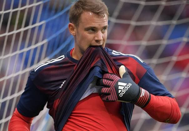 09.09.2017, Fussball 1.Liga 2017 2018, 3.Spieltag, TSG 1899 Hoffenheim - FC Bayern München, in der WIRSOL Rhein-Neckar-Arena Sinsheim, Torwart Manuel Neuer (FC Bayern München) beim Aufwärmen.