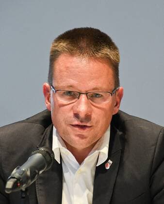 10.09.2017 - Basketball - Saison 2017 2018 - Pressekonferenz Saisonauftakt - Brose Baskets Bamberg - HMI - Rolf Beyer (Geschäftsführer Brose Bamberg) spricht während der Pressekonferenz.
