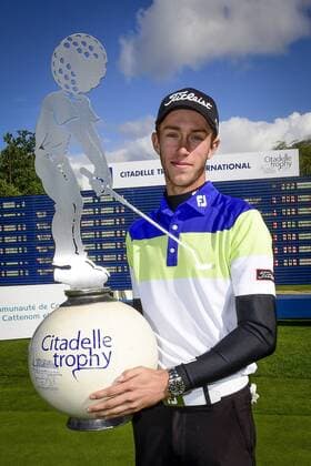 Edgar Catherine (fra) posant avec son trophee du vainqueur GOLF : Citadelle Trophy international - Preisch - 10 09 2017 JBAutissier Panoramic