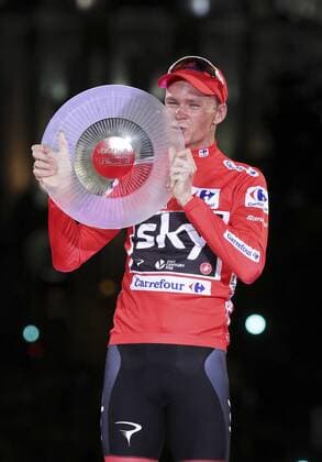 Themen der Woche - SPORT Bilder des Tages - SPORT Vuelta, Sieger Christopher Froome auf dem Podium British cyclist Chris Froome of Sky, poses at the podium after winning Spain s Cycling Tour, at the Cibeles Square in Madrid, Spain, 10 September 2017. Spain s Cycling Tour !ACHTUNG: NUR REDAKTIONELLE NUTZUNG!  Copyright: xKikoxHuescax ARR011 20170910-636406762793441829