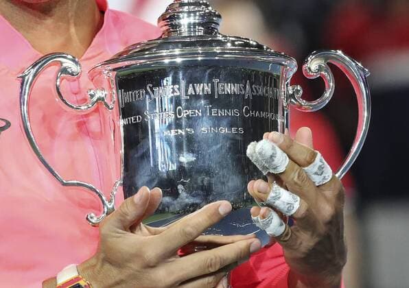 (170911) -- NEW YORK, Sept. 11, 2017 -- Rafael Nadal of Spain poses with the trophy during the awarding ceremony after his Men s singles final match against Kevin Anderson of South Africa at the 2017 US Open in New York, the United States, Sept. 10, 2017. Rafael Nadal won 3-0 to claim the title. ) (SP)US-NEW YORK-TENNIS-US OPEN WangxYing 