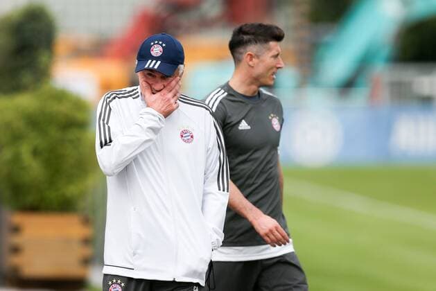 Chef-Trainer Carlo Ancelotti (FC Bayern Muenchen), Robert Lewandowski 9 (FC Bayern Muenchen) kommen zum Training, Training FC Bayern Muenchen, Fussball, Champions League, 11.09.2017 Muenchen Bayern Deutschland