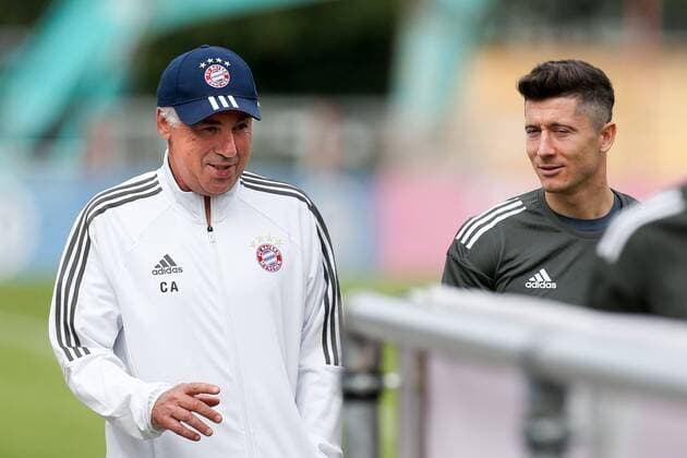 l-r: Chef-Trainer Carlo Ancelotti (FC Bayern Muenchen), Robert Lewandowski 9 (FC Bayern Muenchen) kommen zum Training, Training FC Bayern Muenchen, Fussball, Champions League, 11.09.2017 Muenchen Bayern Deutschland